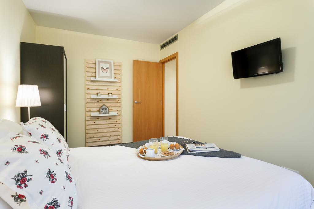 Apartamentos Cornellalux Cornellà de Llobregat Exterior foto