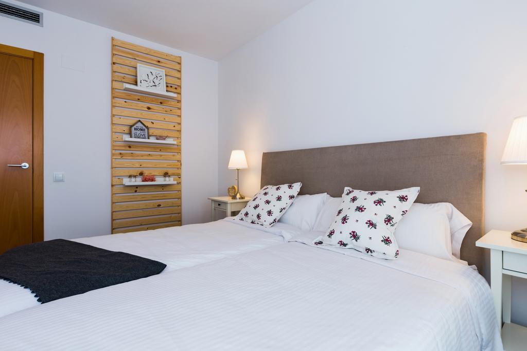 Apartamentos Cornellalux Cornellà de Llobregat Exterior foto