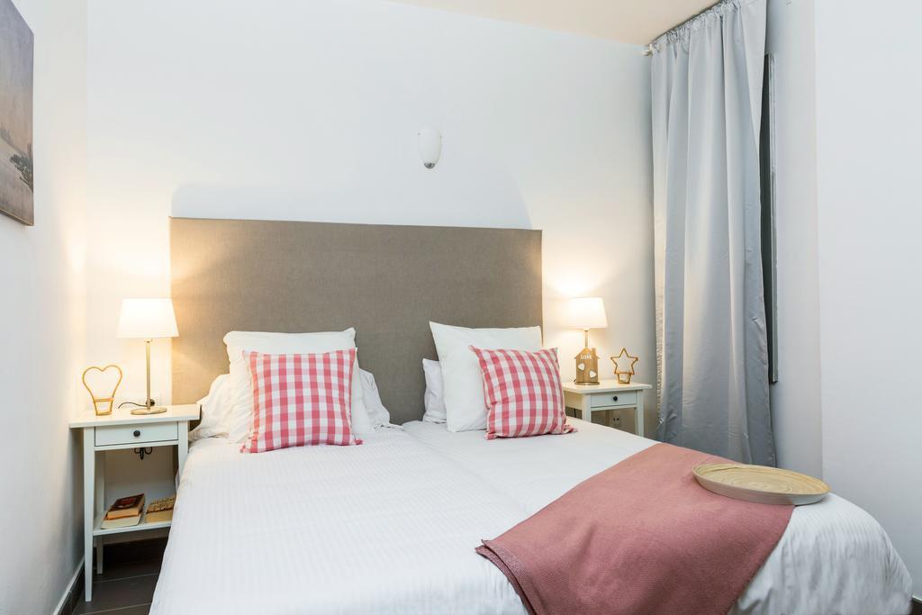 Apartamentos Cornellalux Cornellà de Llobregat Exterior foto
