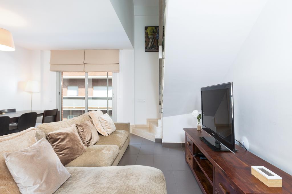 Apartamentos Cornellalux Cornellà de Llobregat Exterior foto