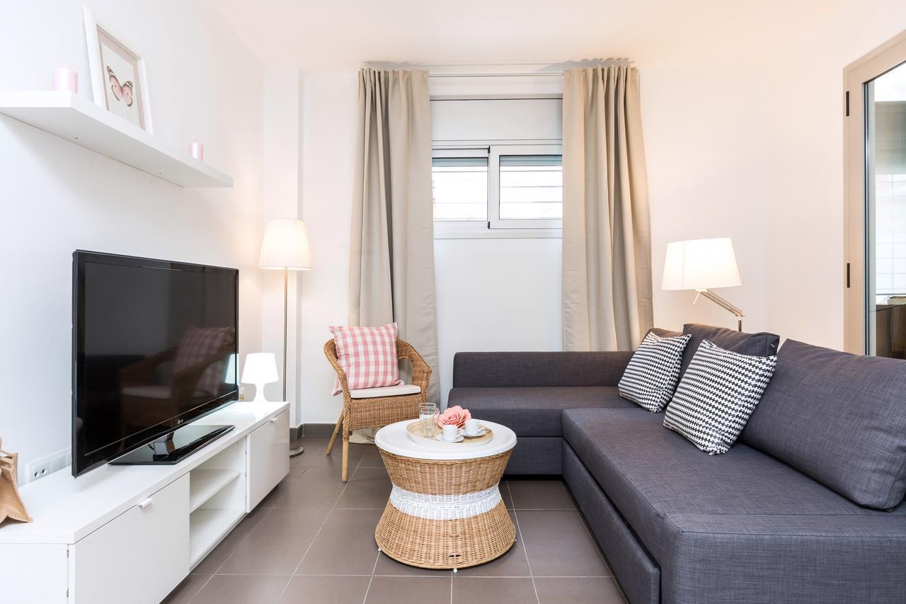 Apartamentos Cornellalux Cornellà de Llobregat Exterior foto