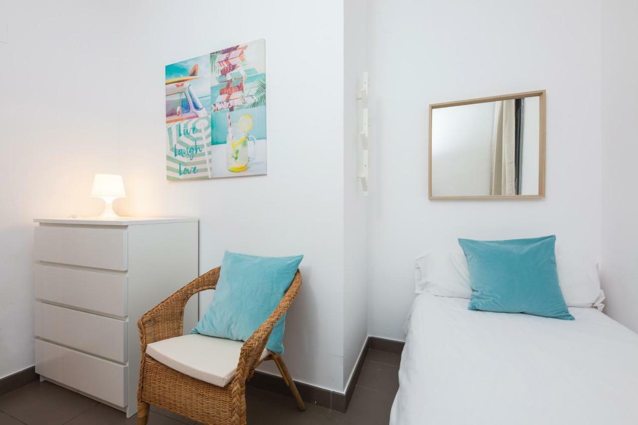Apartamentos Cornellalux Cornellà de Llobregat Exterior foto